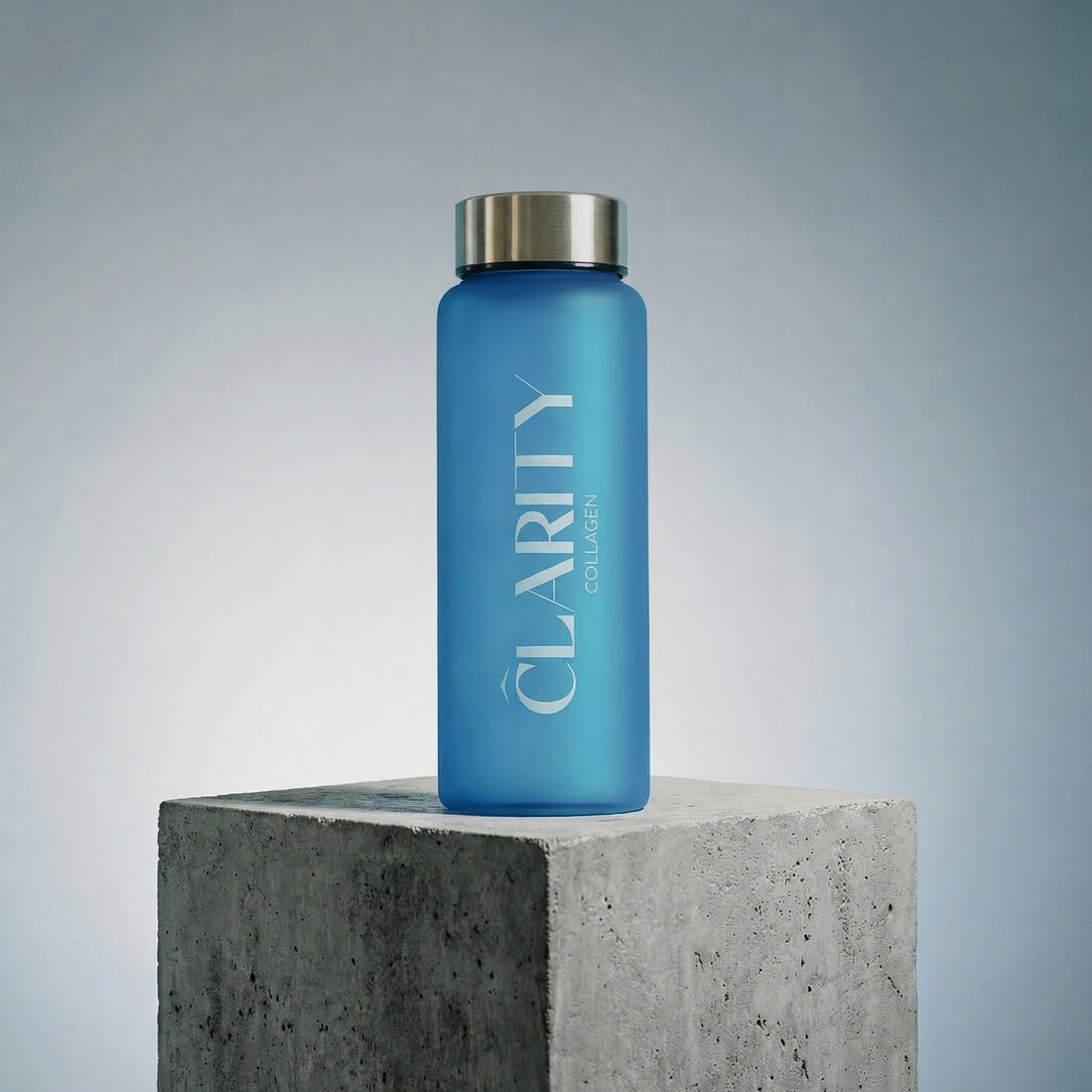 Butelka CLARITY – szklany shaker do kolagenu 750 ml, widok z przodu